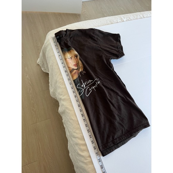 Sabrina Carpenter Womens Graphic T Shirt Large Chocolate Brown Y2K Band Tee - Picture 6 of 7